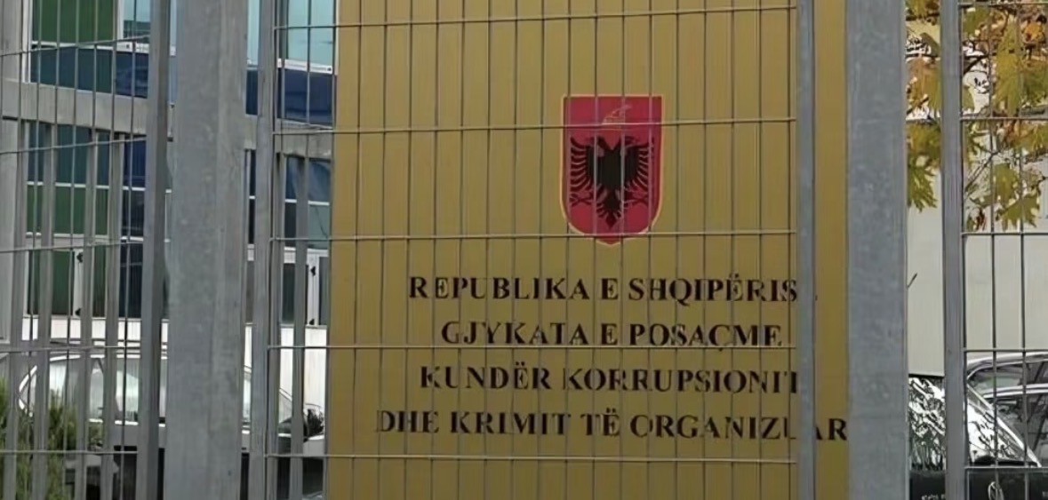 GJKKO dënon 6 zyrtarë të Bashkisë Divjakë për shkelje në tendera