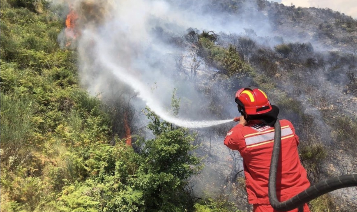 Mbrojtja Civile: Rritet rreziku i zjarreve për shkak të temperaturave, kujdes maksimal në ditët në vijim