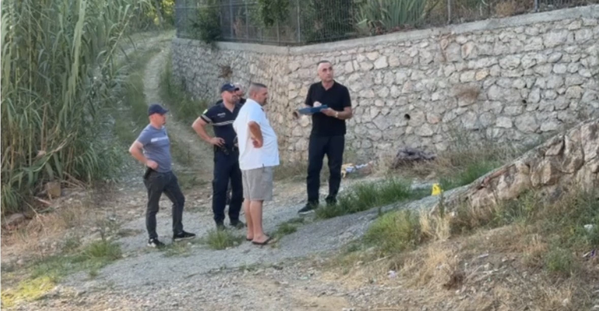 Aksident në Torovicë të Lezhës, humb jetën një person. Mjeti bujqësor e zuri poshtë