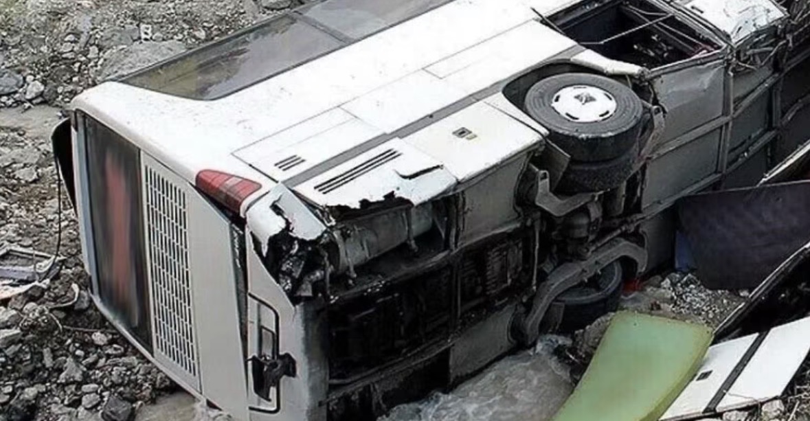 25 të vdekur dhe 44 të plagosur nga përmbysja e një autobusi pasagjerësh në veri të Algjerisë