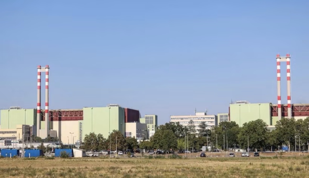 Hungaria përgatitet për mbylljen e plotë të centralit bërthamor Paks, teksa lumi Danub arrin nivele rekord