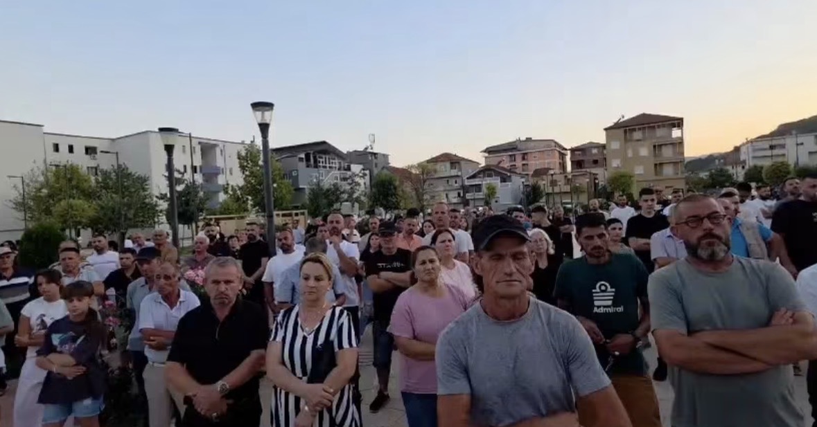 Qytetarët e Prrenjasit ngrihen sërish në protestë, kundërshtojnë bashkimin me Librazhdin