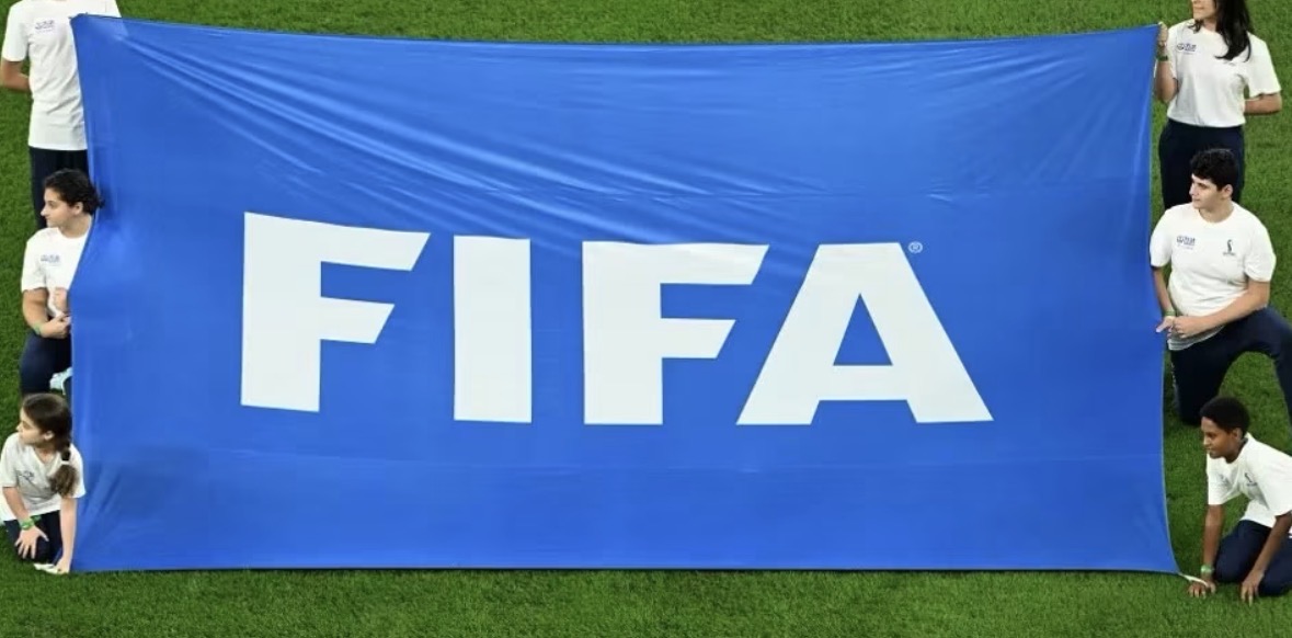FIFA i kundërpërgjigjet UEFA-s: Askush nuk po e shet futbollin