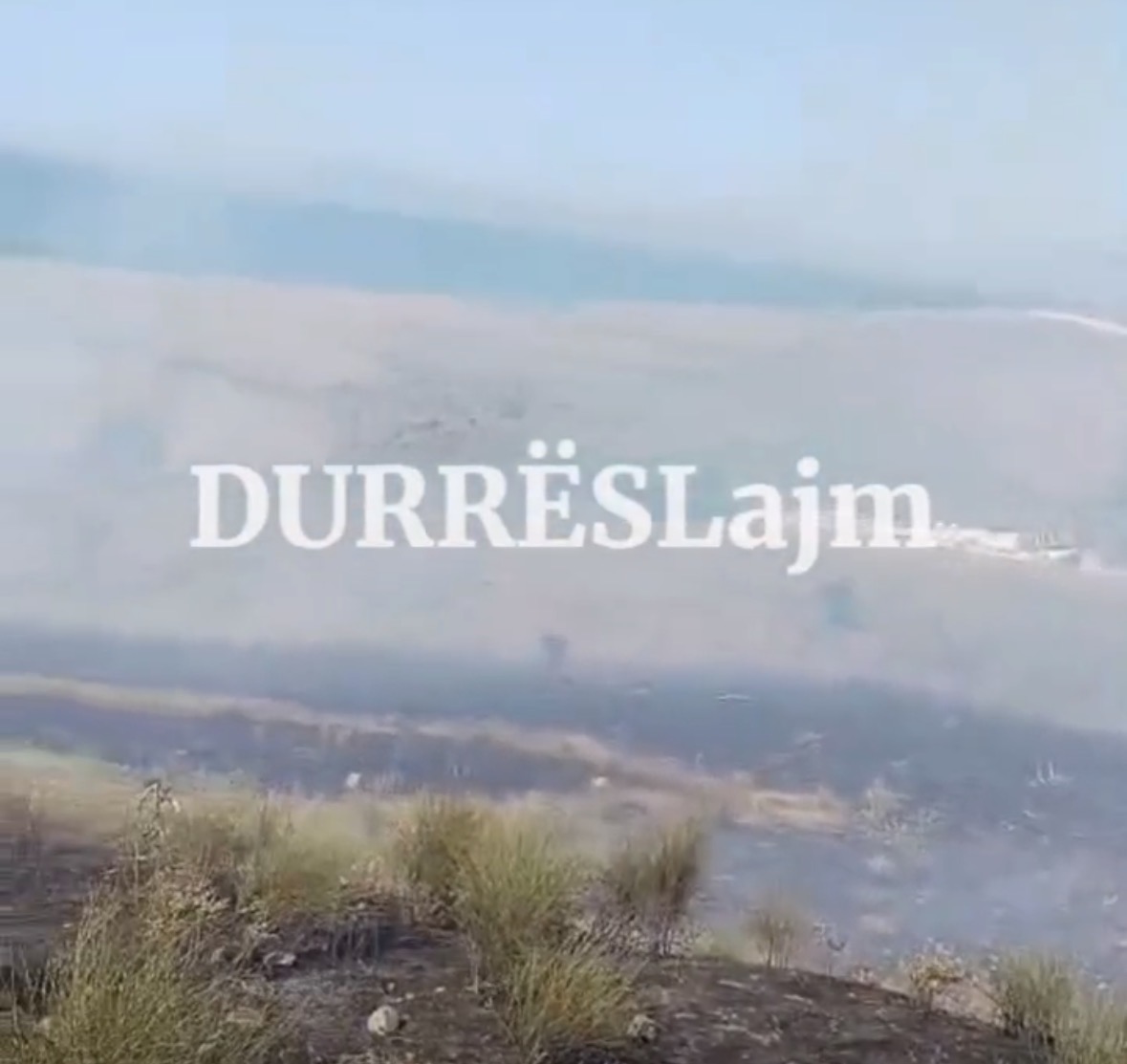 Zjarr në Kepin e Rodonit, flakët aktive prej dy orësh (Video)