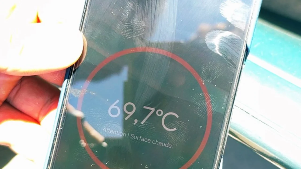 Alarmi i kuq në SHBA, plastika e ulëseve zien në 70 gradë, ‘ferri’ pret tifozët e Francës dhe Paraguajit!