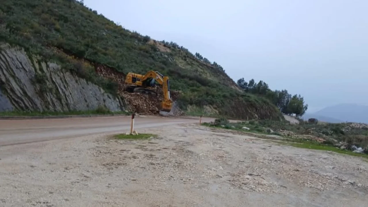 Ndërtimi i bypass-it të Sarandës, ARRSH: Sot do të kryhet një shpërthim i kontrolluar me eksploziv për hapjen e trasesë së rrugës