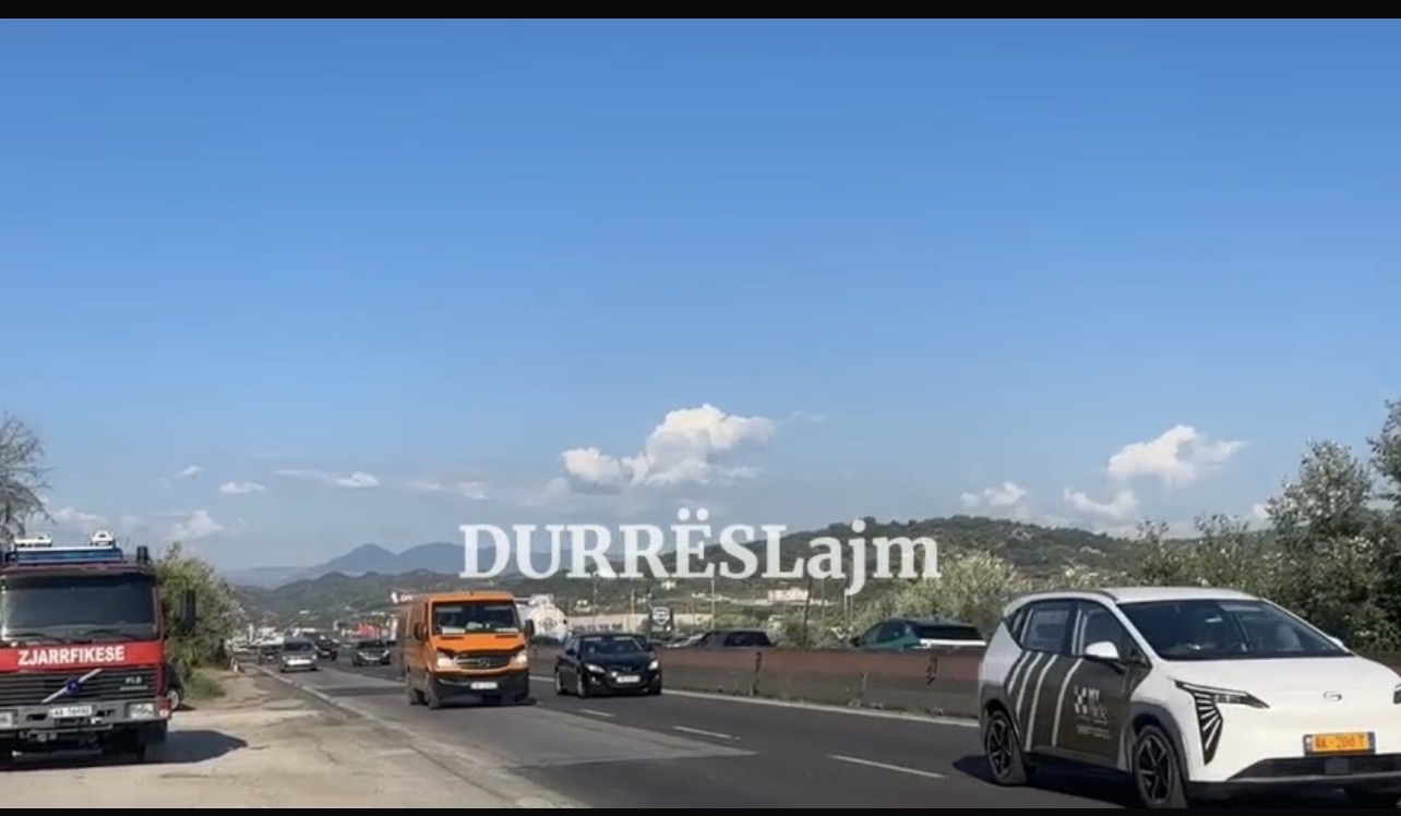 Përhapja e zjarrit/ Rihapet qarkullimi në autostradë në drejtimin Tiranë-Durrës
