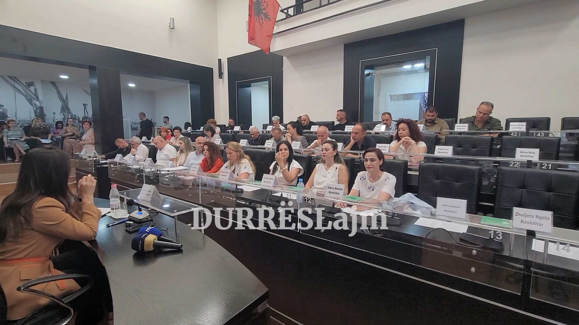 Pas debateve në Këshillin Bashkiak Durrës, miratohet plani vendor për barazinë gjinore (VIDEO)