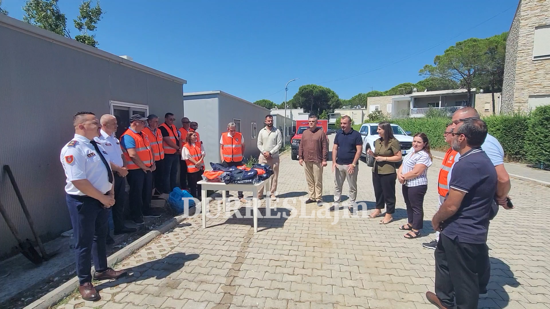 Dhurohen 100 sete për efektivët e Mbrojtjes Civile në Durrës (VIDEO)