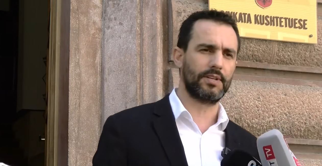 4 mln euro për koncertin e Kanye West në Tiranë, Lëvizja “Shqipëria bëhet” çon në Kushtetuese vendimin