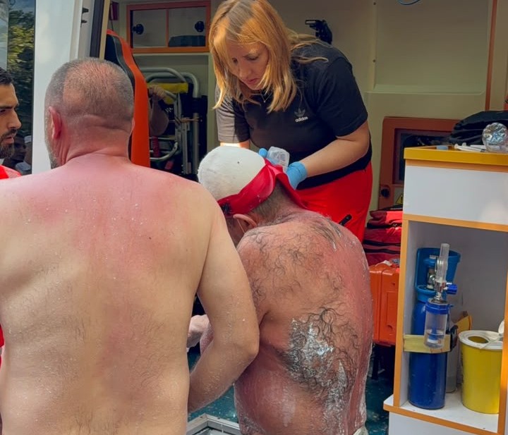 Ujë me ngjyrë blu, gaz lotsjellës dhe piper ndaj protestuesve, disa qytetarë dërgohen me ambulancë
