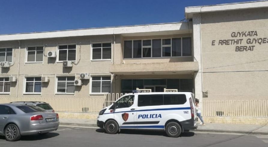 Ushtronin aktivitet bankar pa licencë, Prokuroria Berat kërkon masa sigurimi  për 11 persona