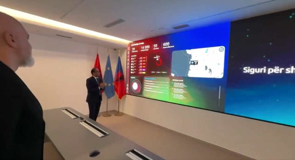Kryeministri Rama në Qendrën e Komandës dhe Kontrollit të Smart City