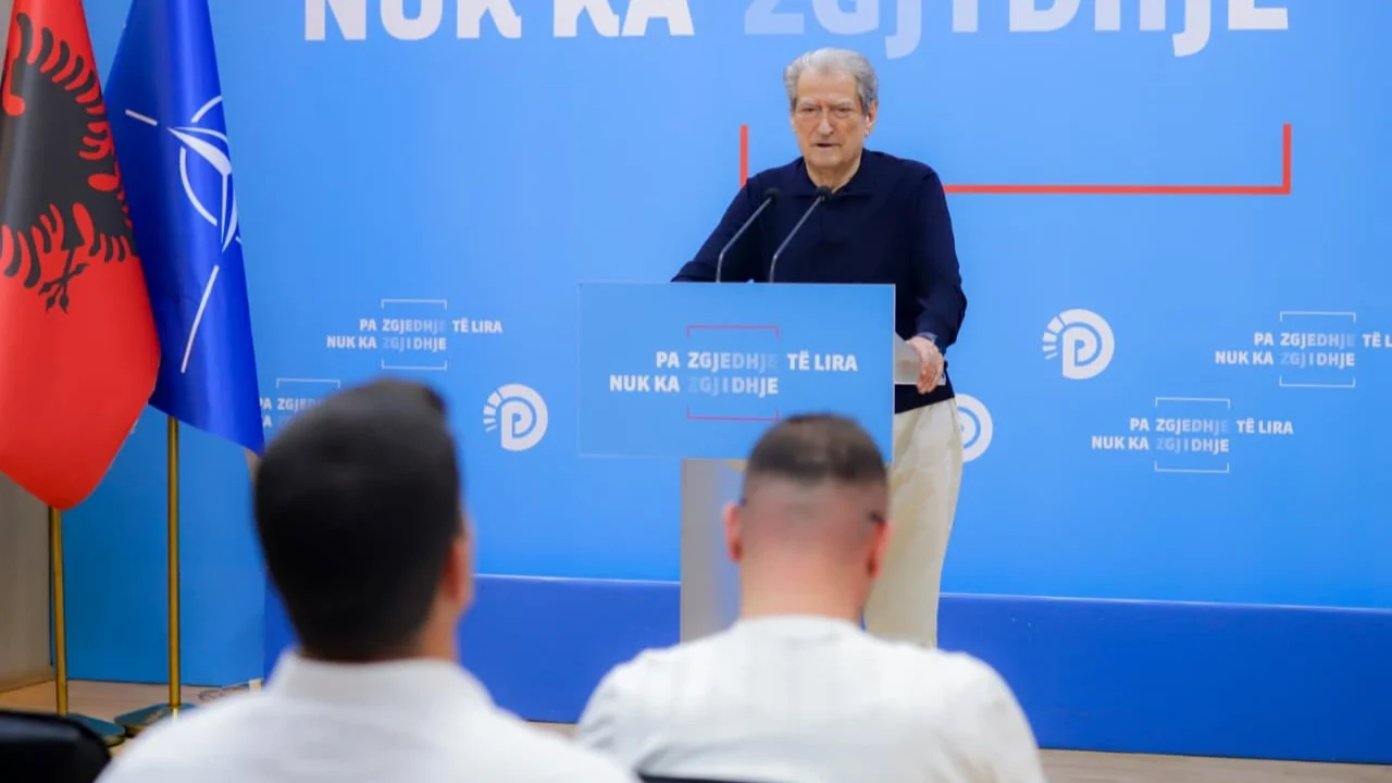 Arkmorti në protestë, Berisha: Mbrëmë shqiptarët përsëritën 20 shkurtin e vitit 1991