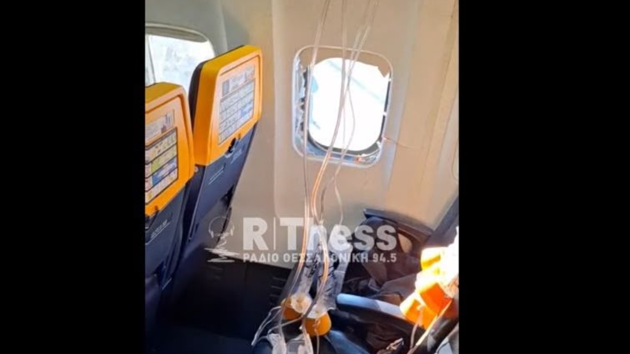Panik në fluturimin e Ryanair nga Selaniku drejt Mynihut/ Probleme në motorin e avionit, një dritare thyhet në ajër, plagoset 61-vjeçari