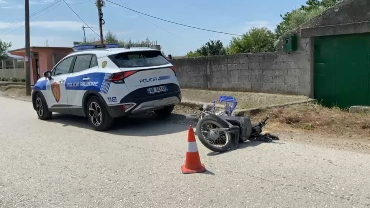 Makina përplas motoçikletën në Pirrë-Kamçisht, 76-vjeçari në gjendje të rëndë