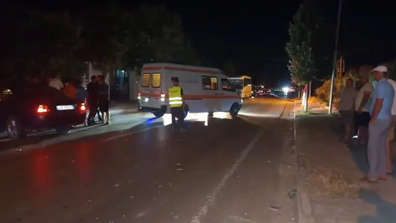 Benz-i përplas nga pas një automjet, e moshuara dërgohet me urgjencë në spital