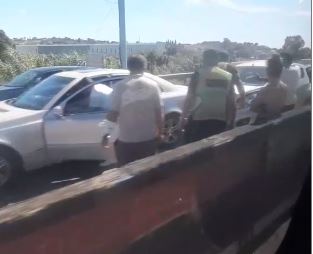 Aksident në autostradën Tiranë-Durrës, përplasen dy makina pranë Maminasit, ja për çfarë dyshohet!