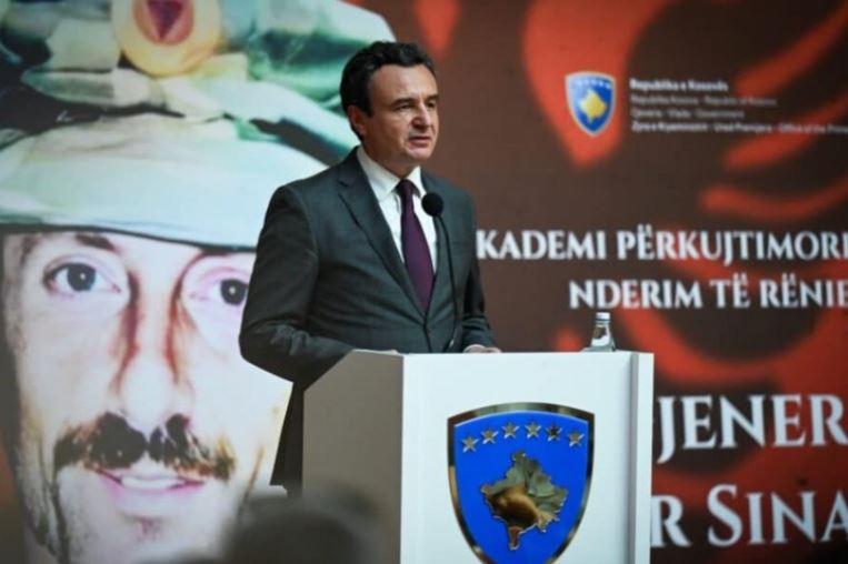 Albin Kurti ‘godet’ Ramën, nderon ish-komandantin e UÇK-së, Tahir Sinanin: Luftëtari i paepur i lirisë