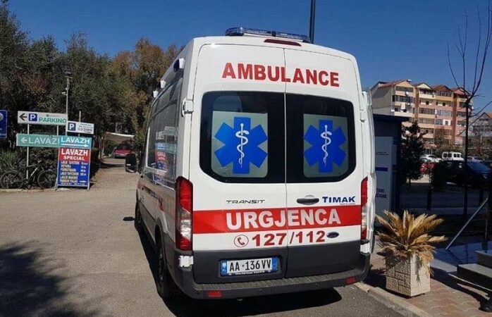 Përplasjet para Kuvendit mes protestuesve dhe policisë/ QSUT dhe “Trauma” në njoftim zyrtar: U paraqitën 15 efektivë dhe 4 qytetarë