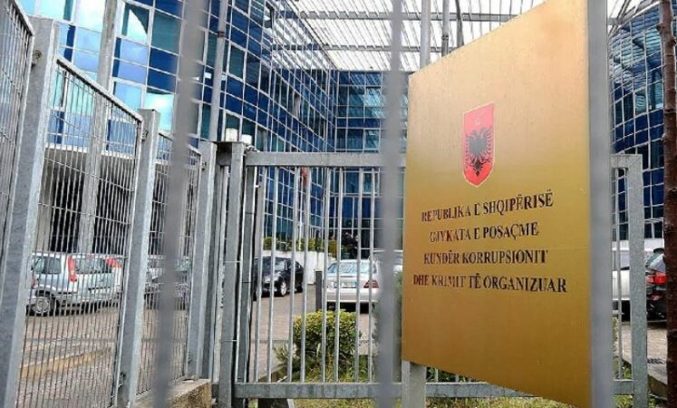I dënuar më herët për grabitjen e parave në Rinas, Apeli i Posaçëm lë në fuqi masën “Arrest në burg” për Aleks Pepën
