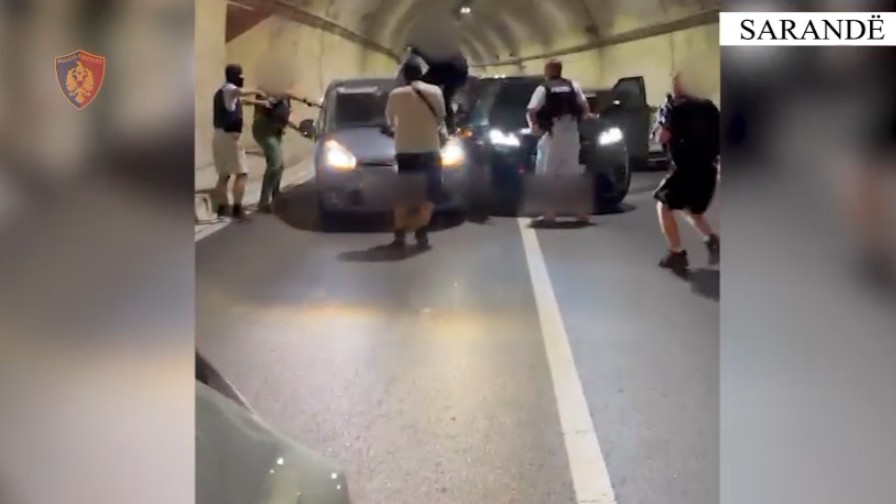 Po transportonte 4 pistoleta, arrestohet 31-vjeçari! Do t’ia shiste një grupi kriminal (EMRI)