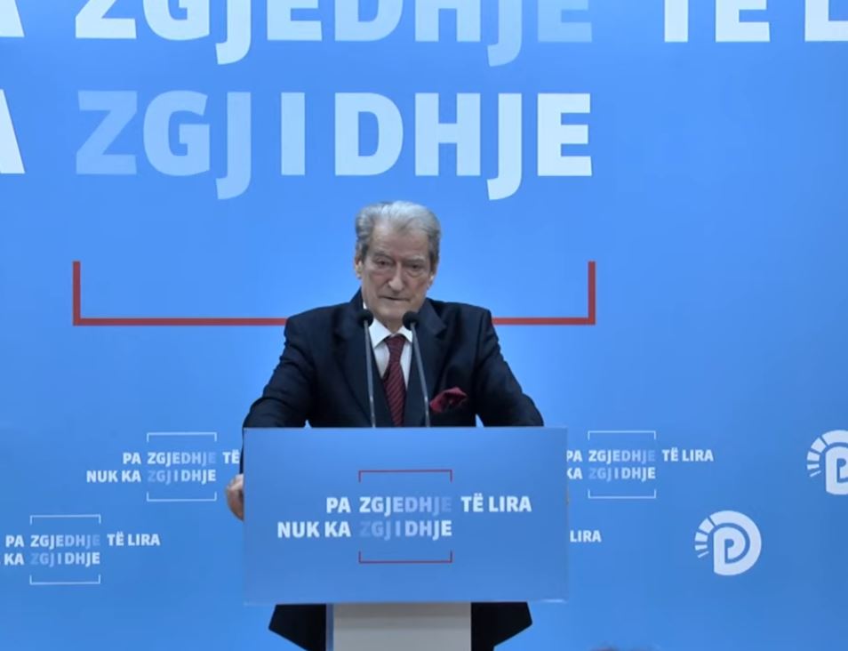 Libri “The Albanian Files”, Berisha: Përshëndes protestuesit që e dërguan në SPAK! Dosja më kriminale në 35 vite