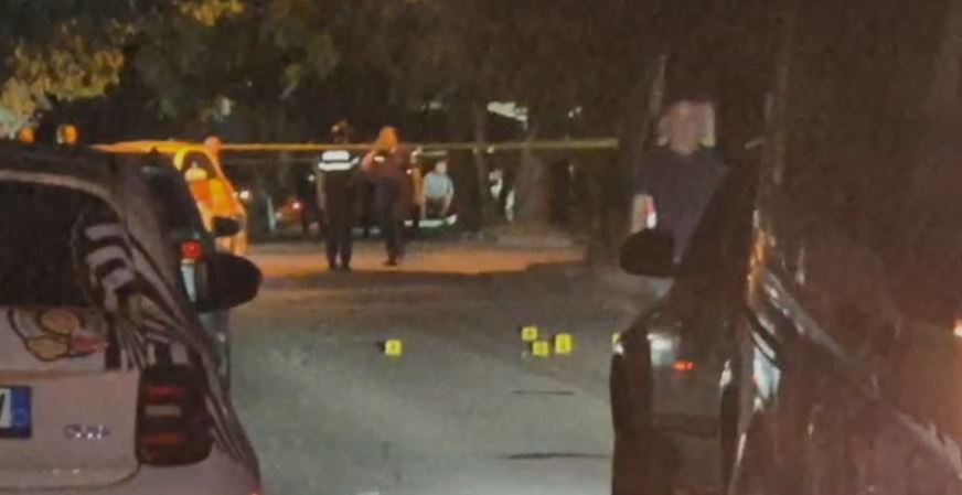 Plagosja e trefishtë në Elbasan, objektiv ishin dy nga të rinjtë që u qëlluan! Kamarieri u godit aksidentalisht! Zbardhet dinamika e ngjarjes