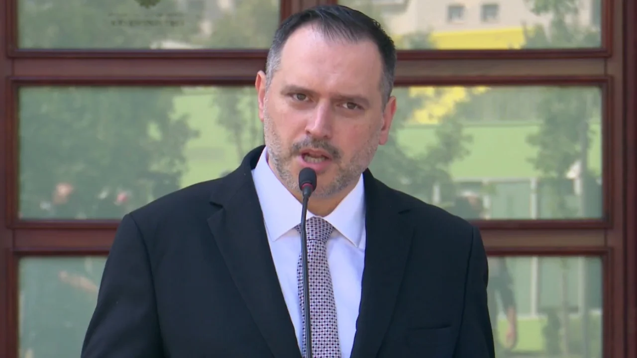 “Katër oficerë të shtabit do të shkojnë në Gaza”, ministri Nufi: Miratuam shpërblimin për zjarrfikësit, kemi menaxhuar dhe shuar 27 vatra zjarri