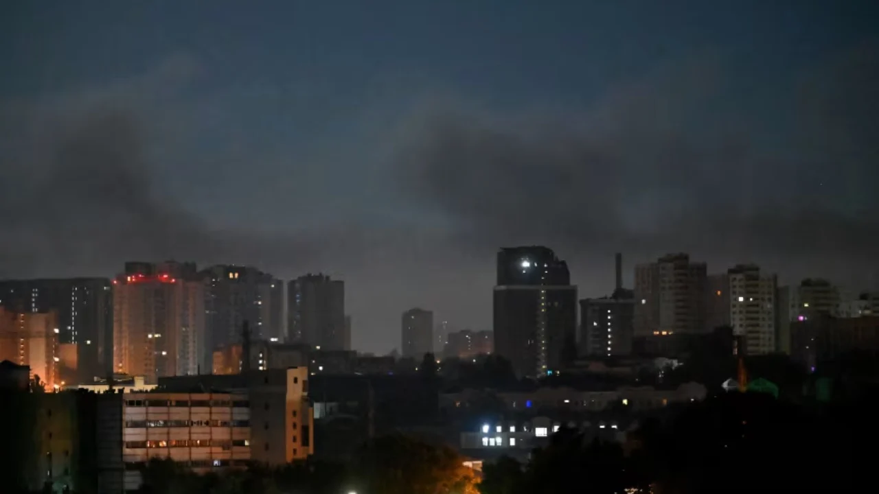 Takimi i Trump me Zelenskyn në Shtëpinë e Bardhë/ Rusia sulmon gjatë natës Ukrainën, shtatë viktima