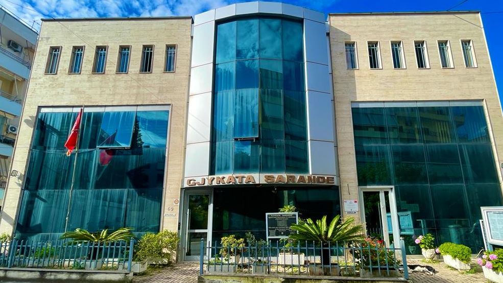 Operacioni ndaj ndërtimeve pa leje në Sarandë, lirohen edhe prej të ndaluarve! Gjykata lë në burg vetëm shefin e Komisariatit, Gëzim Bashllari
