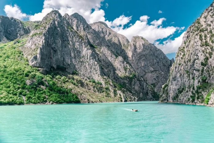 Nga qytetet e UNESCO-s te Durrësi dhe plazhet e Jonit, media italiane zbulon 15 mrekullitë e Shqipërisë