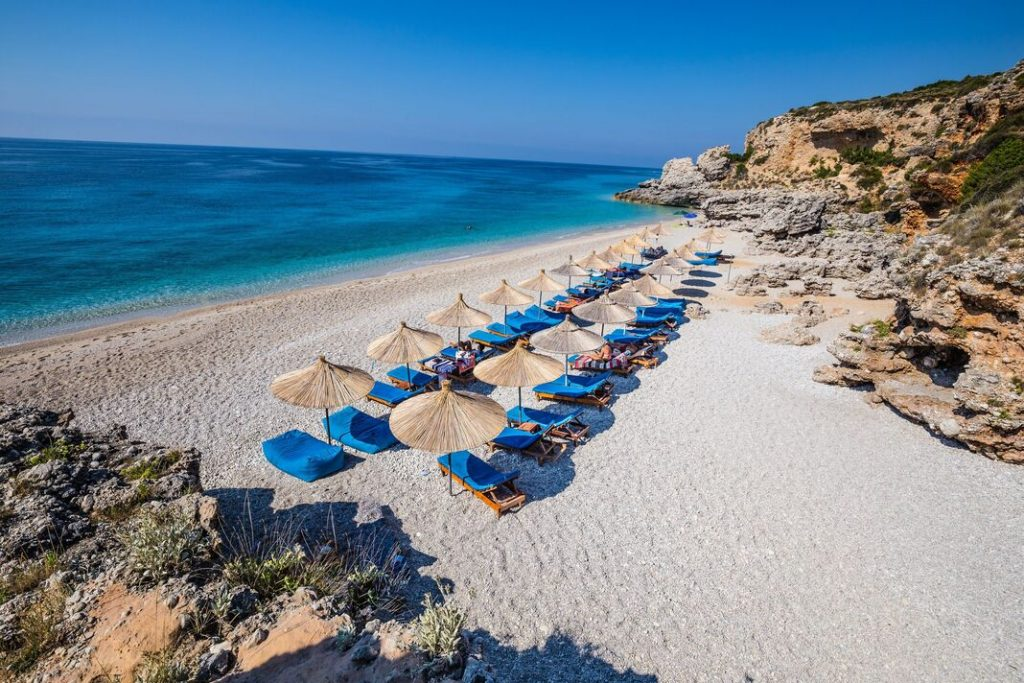 “Daily Express”: Shqipëria kryeson listën e destinacioneve më të lira në Europë