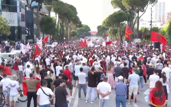 Protesta kombëtare për dorëheqjen e Ramës, shqiptarët në revoltë prej 42 ditësh, nis organizimi i qytetarëve në sheshin “Skënderbej”