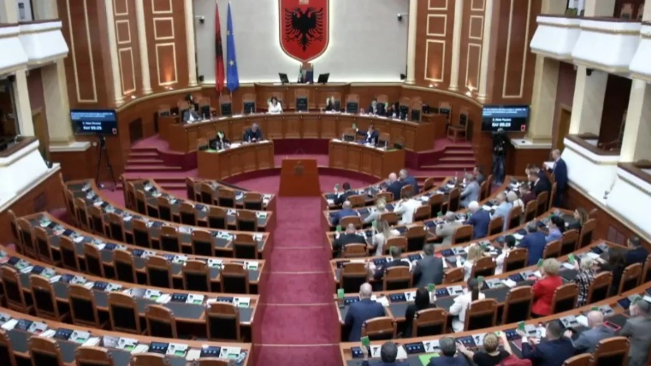 Seanca e sotme parlamentare, Partia Demokratike bojkoton sërish