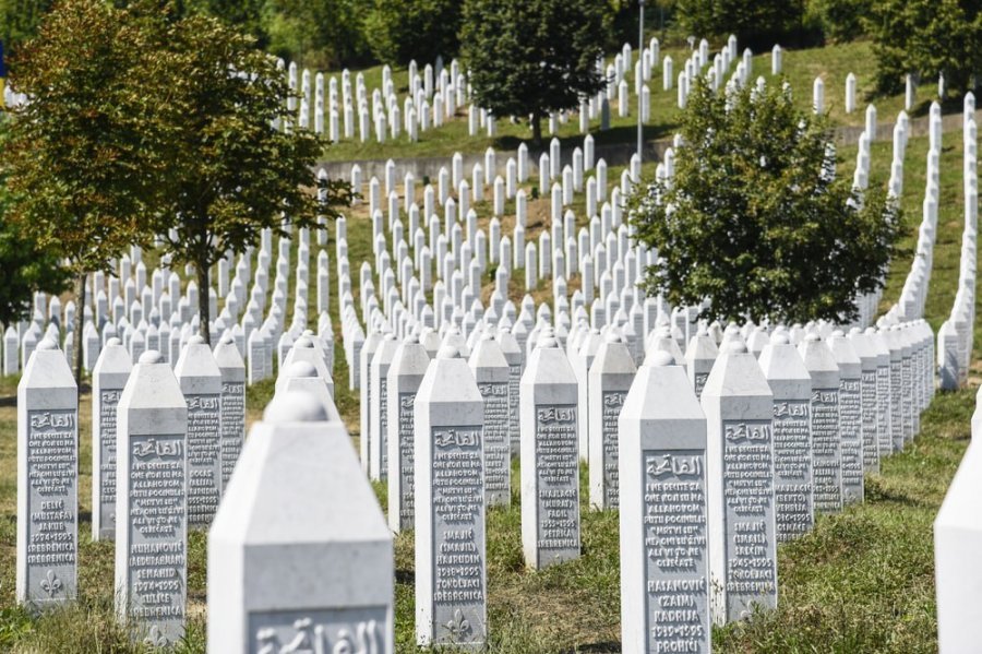 31 vite nga Masakra e Srebrenicës, tetë mijë burra e djem myslimanë u vranë barbarisht