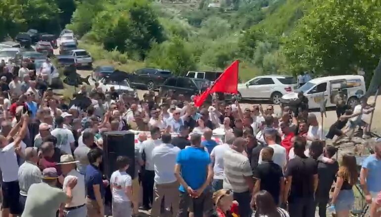 Masakër me lumenjtë edhe në Tropojë, banorët e Nikaj-Mërturit në protestë: Po shkatërrohet mjedisi