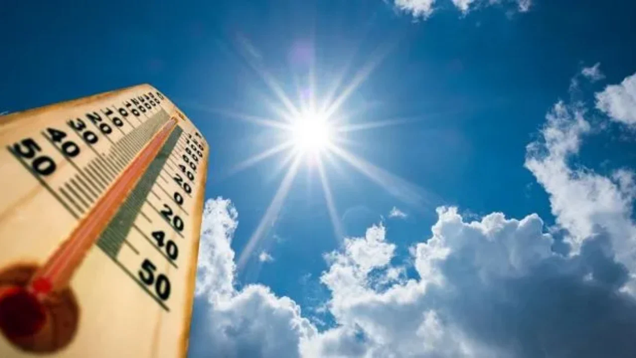 Termometri shkon deri në 41 gradë, parashikimi i motit për këtë të shtunë