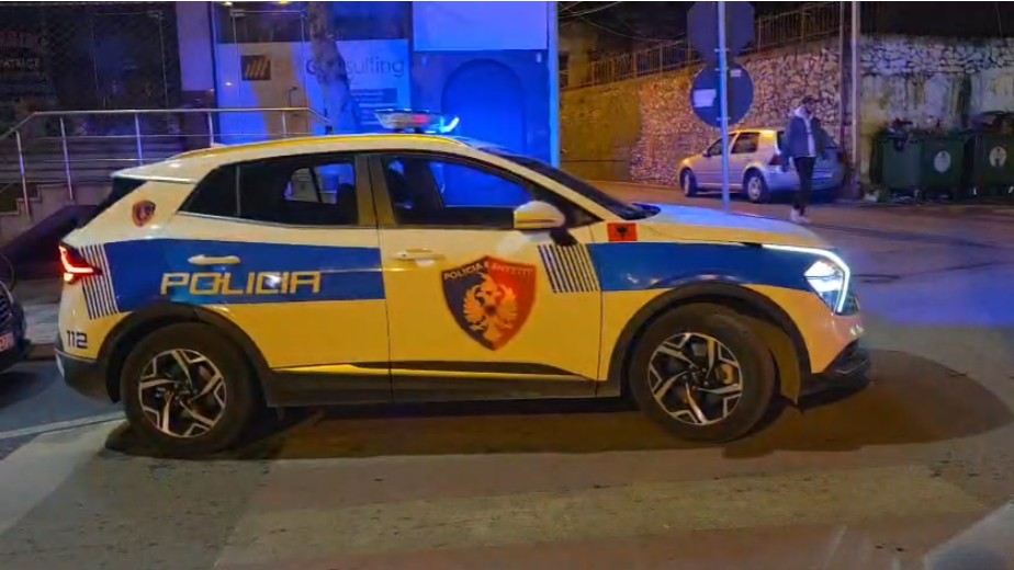 EMRI/ E rëndë në Korçë, 18-vjeçari plagoset me thikë nga njerku i tij pas një konflikti, arrestohet 37-vjeçari