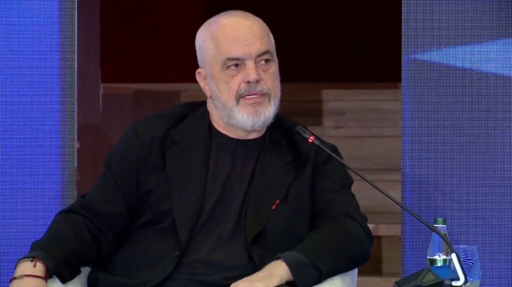 “Nëna e shokut tim kishte dalë në protestë…”, Rama flet për problemet në administratë: Njerëzit ndihen të fyer, madje të poshtëruar