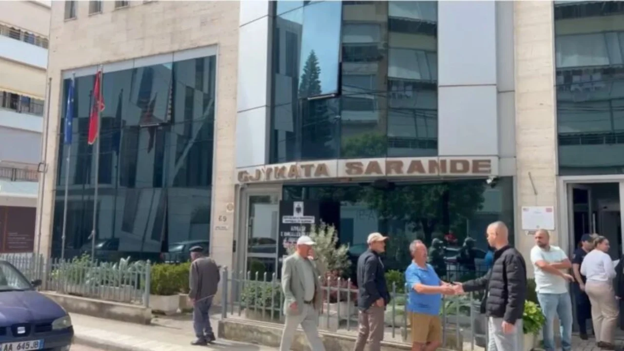 Ndërtimet pa leje në Sarandë, masa sigurie për oficer policie dhe ish-zyrtarë të IVMT