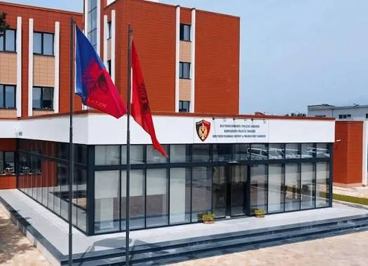 Nën kërcënimin e armës i vodhën para çiftit të turistëve, një i arrestuar dhe dy të proceduar