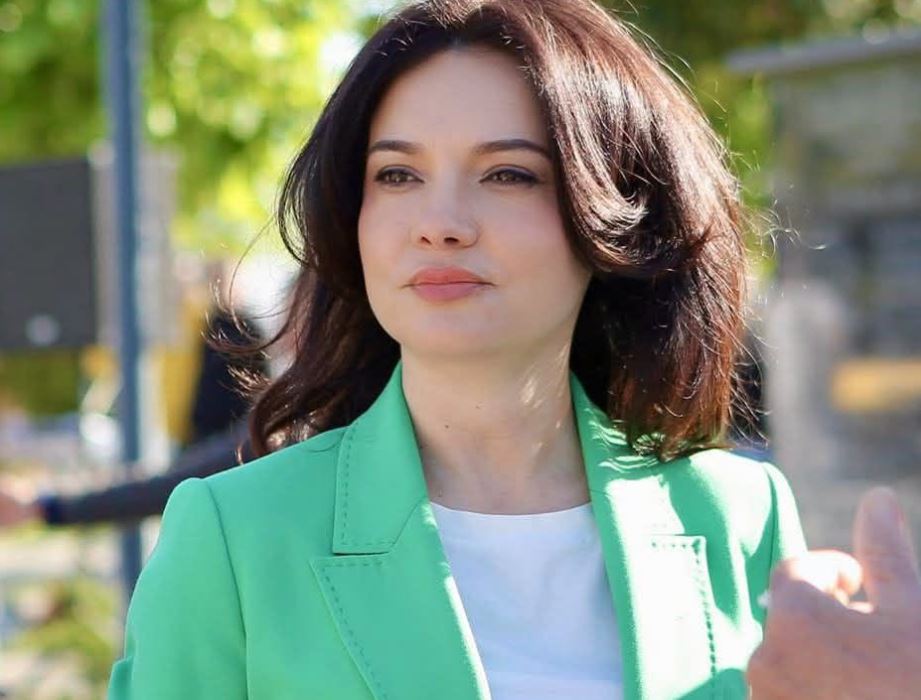 Deklaratat e ministres serbe, reagon Elisa Spiropali: Zoti e ruajt këtë monstër që duartroket dhe glorifikon krimet! Europa nuk mund të heshtë për këtë gjuhë