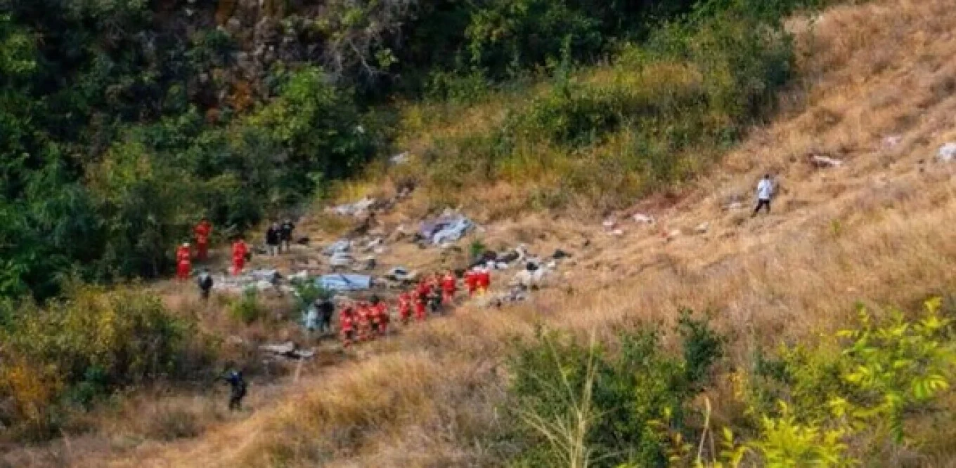 Kamioni bie në një humnerë në Peru/ 14 të vdekur, mes viktimave një fëmijë