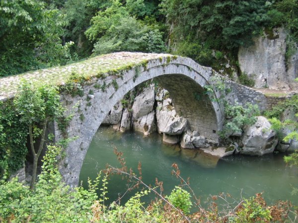Ra nga shkëmbi në Klos/ Gjendet trupi i 33-vjeçarit