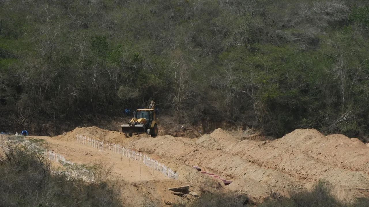 Imazhe tronditëse, Venezuela hap varre masive për viktimat e tërmeteve