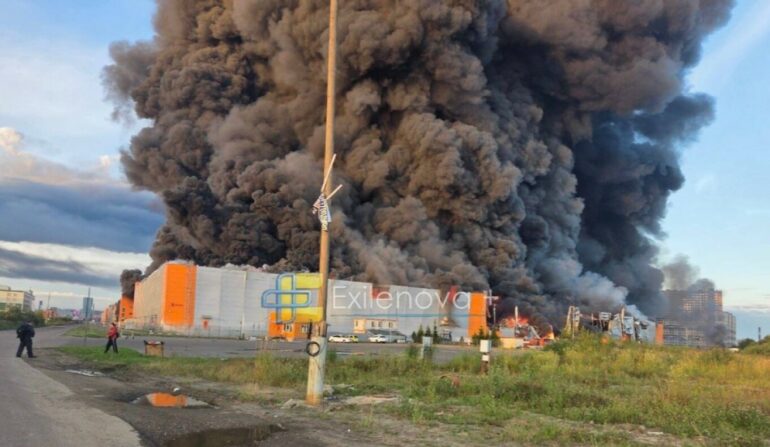 Ukraina godet me dronë Shën Petersburgun, shpërthejnë zjarre në depo dhe objekte biznesi