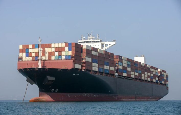Financial Times: Kostot e transportit detar janë rritur në nivele rekord për shkak të konflikteve dhe faktorëve klimatikë