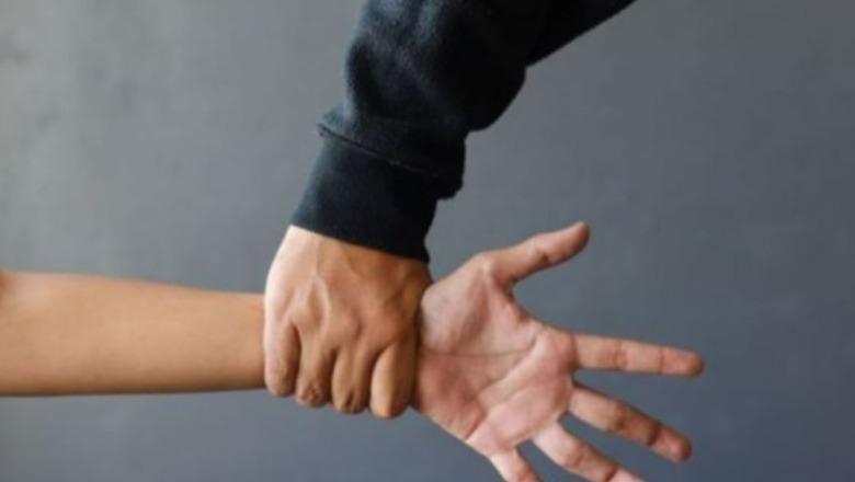 Ngacmoi seksualisht një të mitur, policia arreston 31-vjeçarin në Tiranë