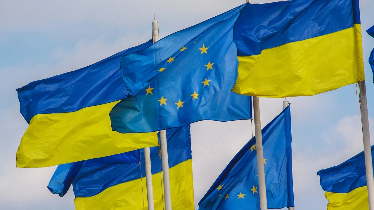 BE miraton 6.1 miliardë euro për Ukrainën, në fokus mbrojtja ajrore, raketat dhe municionet
